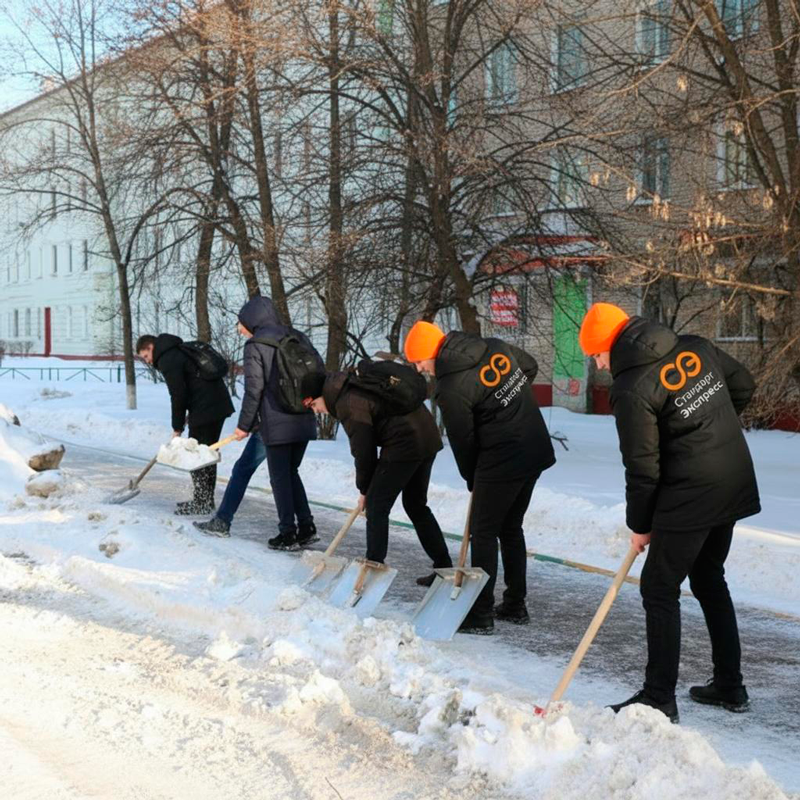 Уборка снега с крыш и территорий в Калаче-на-Дону